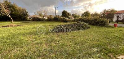 Terrain seul à Saint-Romain-de-Benet en Charente-Maritime (17) de 803 m² à vendre au prix de 61300€ - 3