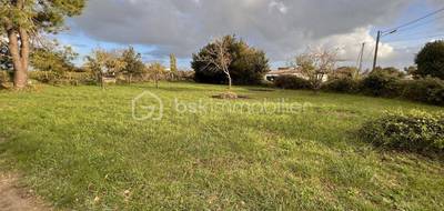 Terrain seul à Saint-Romain-de-Benet en Charente-Maritime (17) de 803 m² à vendre au prix de 61300€ - 2