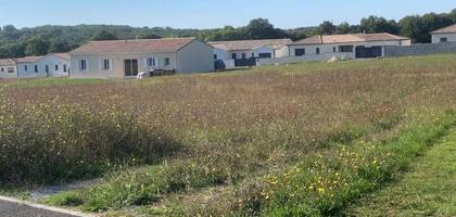 Terrain seul à Vœuil-et-Giget en Charente (16) de 590 m² à vendre au prix de 47000€