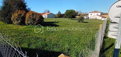 Terrain seul à Saint-Romain-de-Benet en Charente-Maritime (17) de 689 m² à vendre au prix de 103000€ - 1