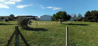 Terrain seul à Saint-Romain-de-Benet en Charente-Maritime (17) de 689 m² à vendre au prix de 103000€ - 2
