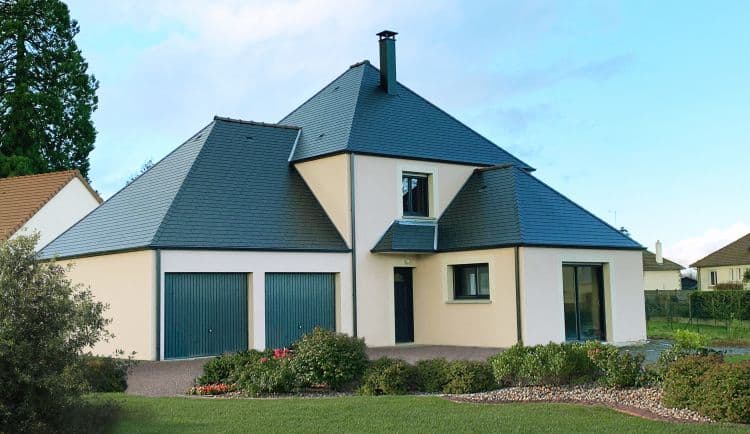 Maison contemporaine à étage avec deux garages