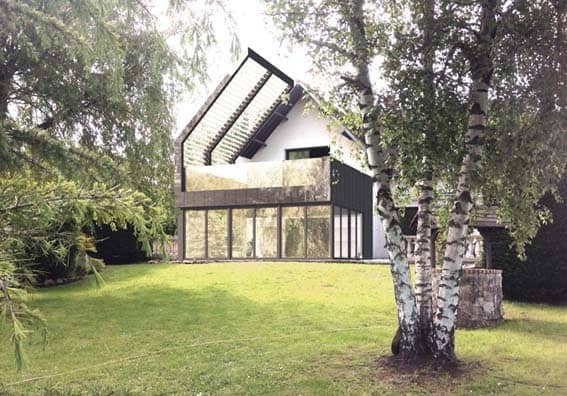 exemple d'extension de maison avec toit plat et terrasse