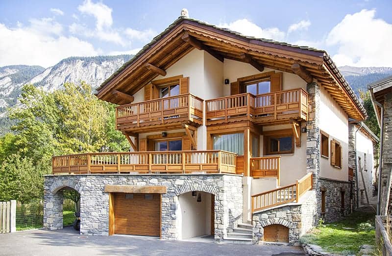 chalet traditionnel dans le 73, par Maisons Savoie Constructions