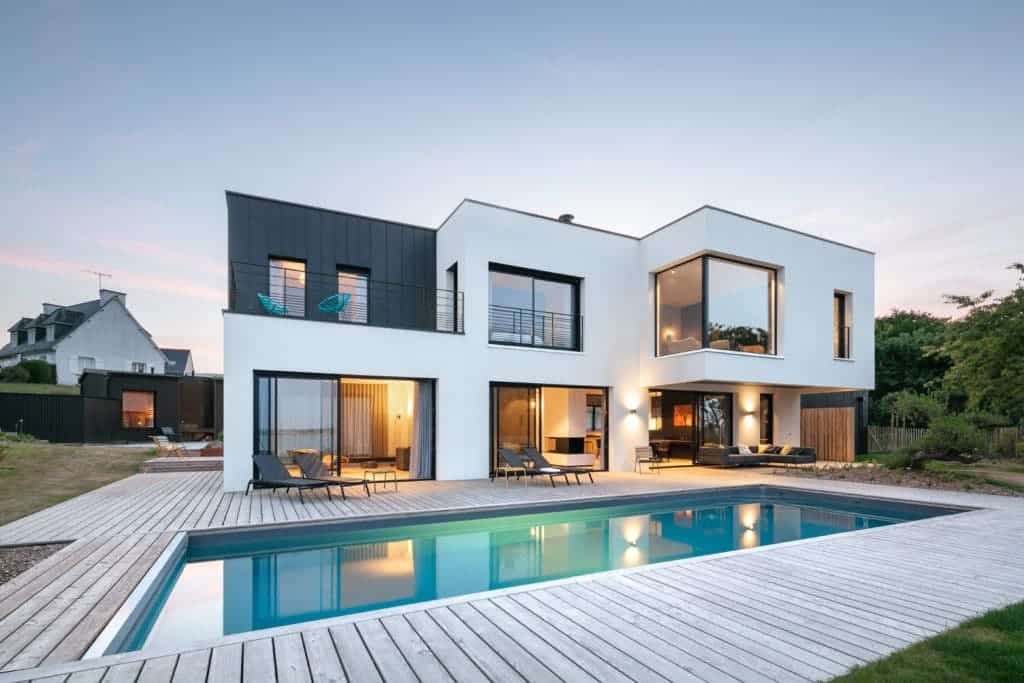 maison moderne avec piscine dans les Côtes d'Armor, par Trecobat