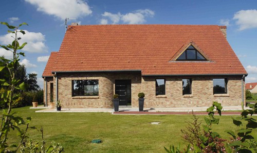 maison traditionnelle avec combles aménagés, par Maisons d'en France Nord - Pas de Calais