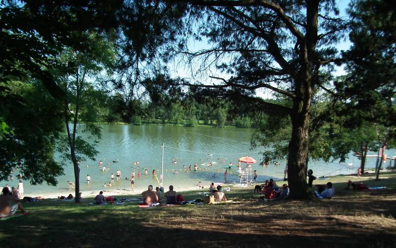 vue du Lac du Moulineau, à Damazan dans le Lot-et-Garonne (47)