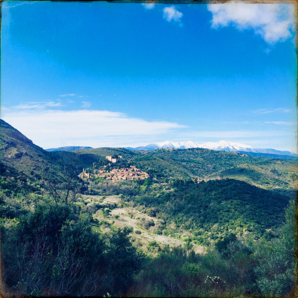vue sur la commune de Castelnou (66)