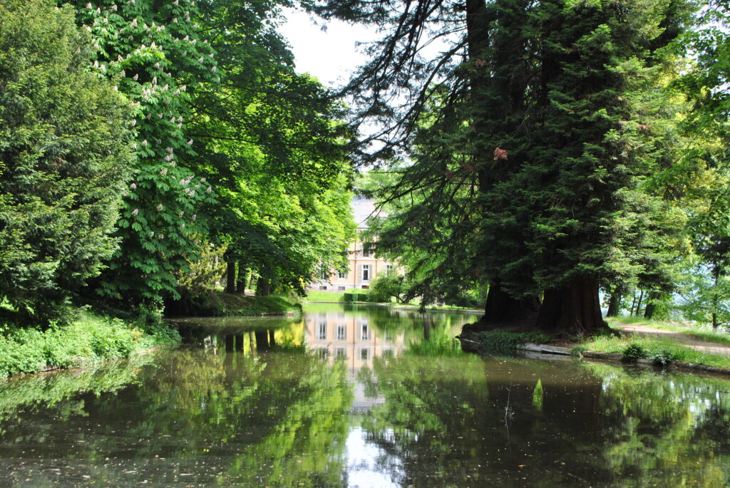 environnement naturel et verdoyant au Parc du Clos des Chartreux, à Tullins (38)