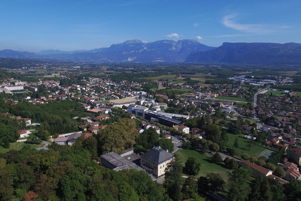 vue sur la commune de Tullins, dans le département de l'Isère (38)
