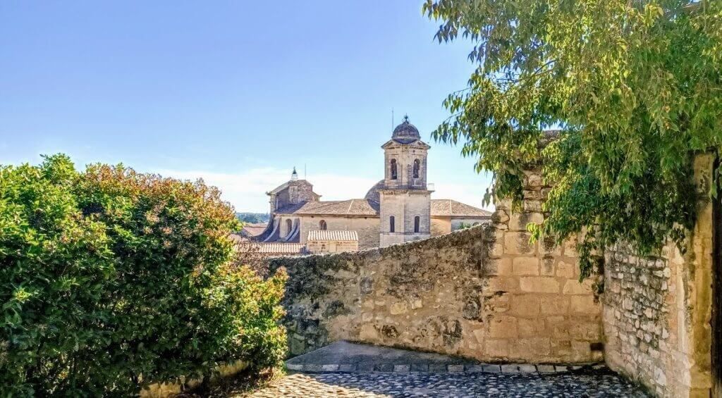 vue sur la commune de Beaucaire, dans le Gard (30)