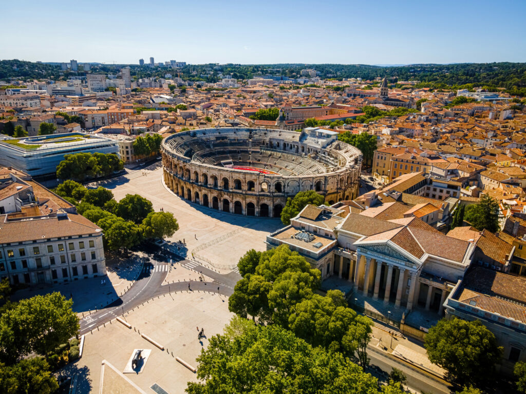 vue sur les arènes de Nîmes, dans le Gard (30)