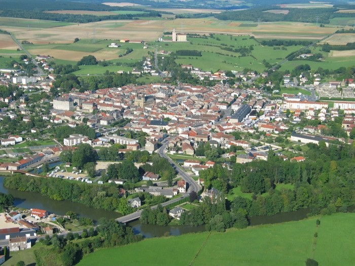 vue aérienne sur la commune de Stenay, dans le département de la Meuse (55)