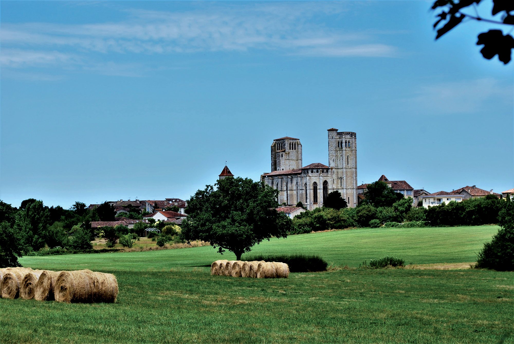 vue sur la commune de La Romieu, dans le Gers (32)