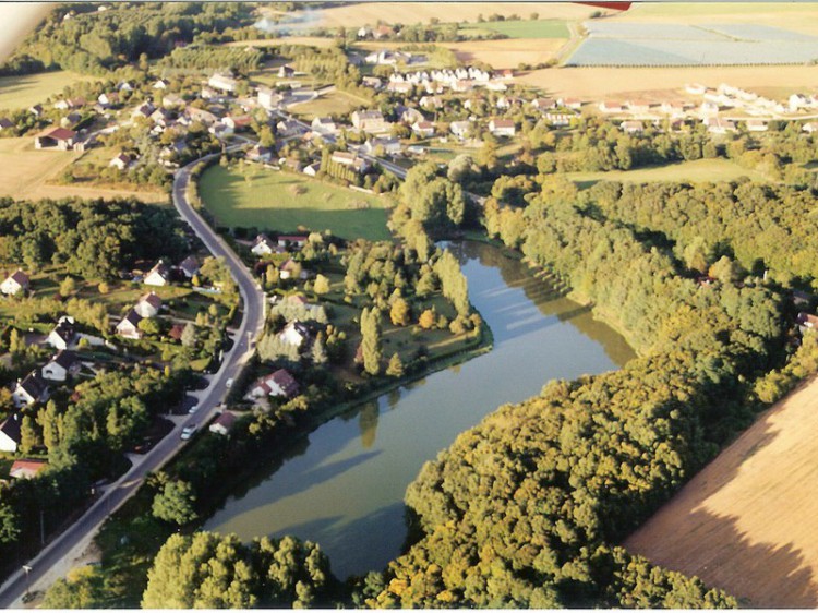 vue sur le village de Saint-Georges-sur-Moulon, dans le département du Cher (18)