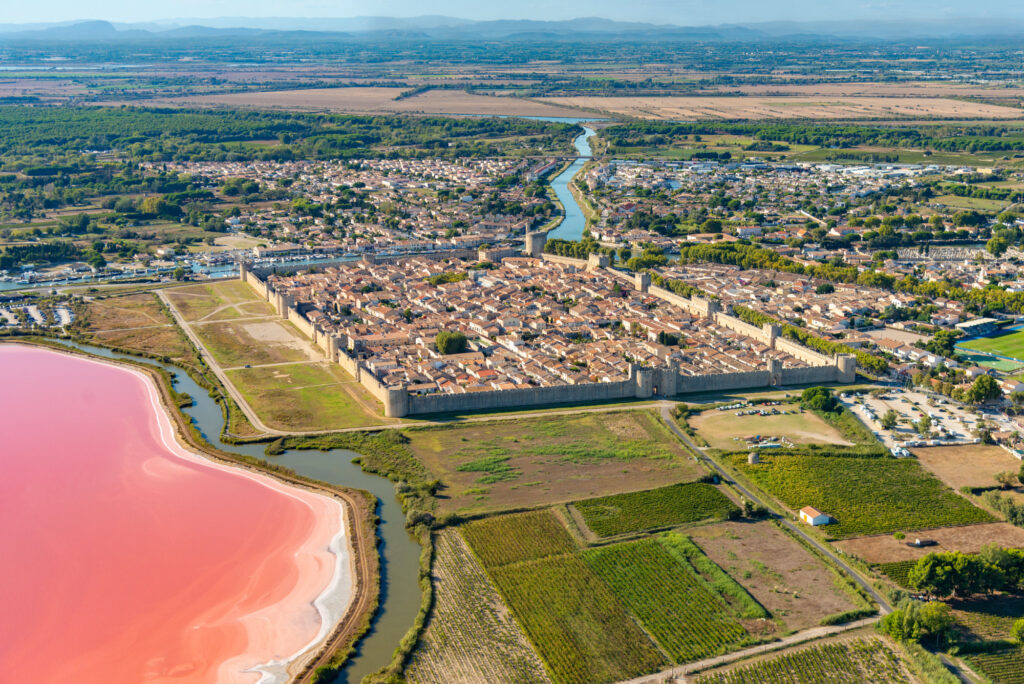 vue sur la commune de Aigues-Mortes, dans le département du Gard (30)