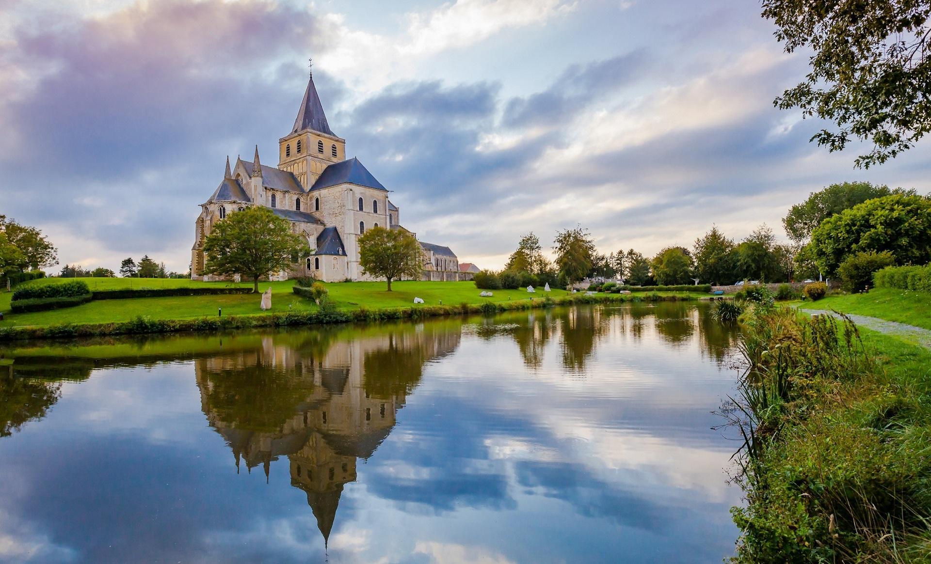 Environnement calme et agr&eacute;able de Saint-L&ocirc;, dans la Manche (50)