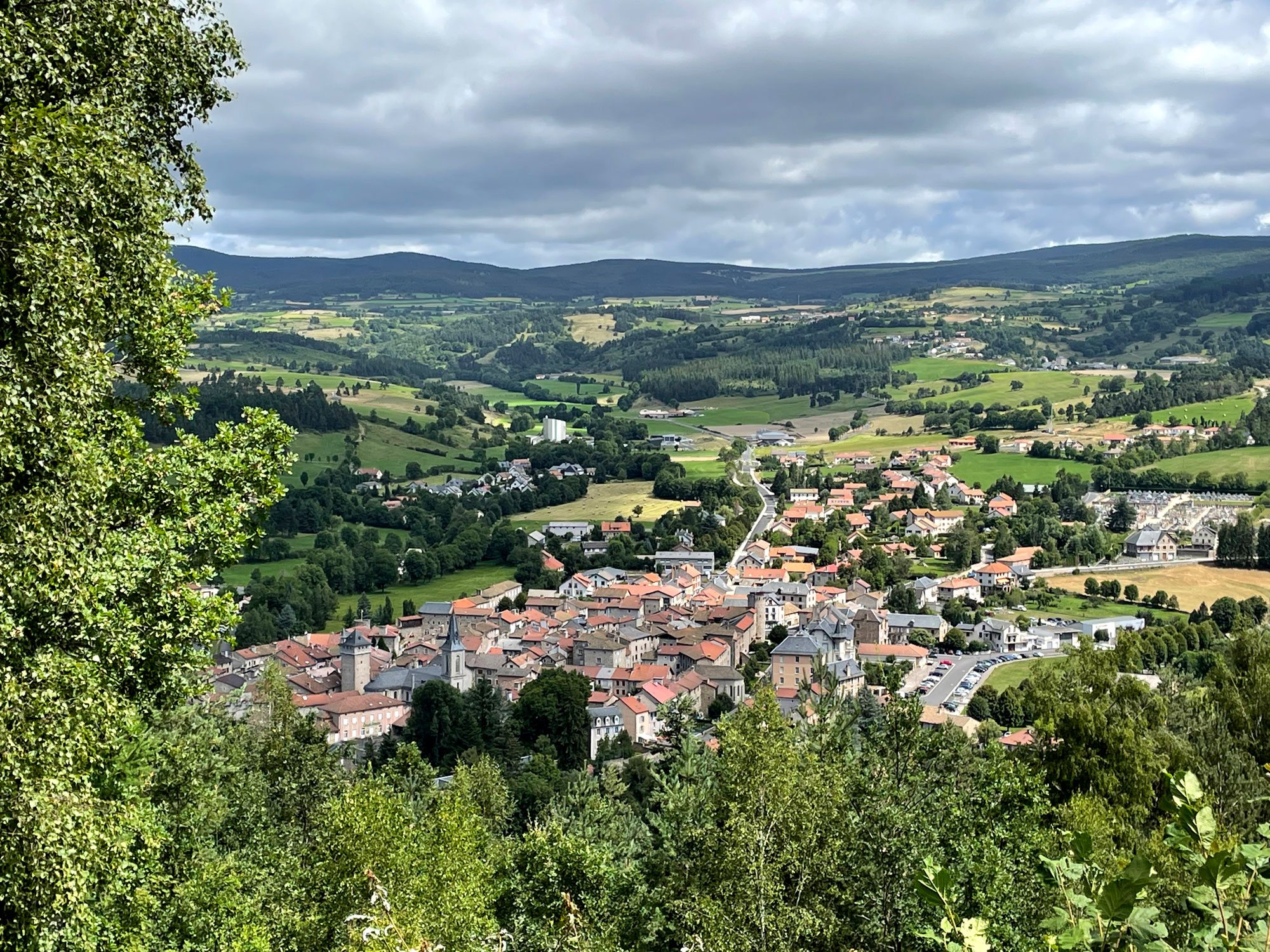 vue sur la commune plan du lotissement La Margeride, sur la commune Le Malzieu-Ville, en Lozère (48)