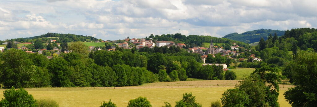 vue sur la commune Le Mayet-de-Montagne, dans l'Allier (03)