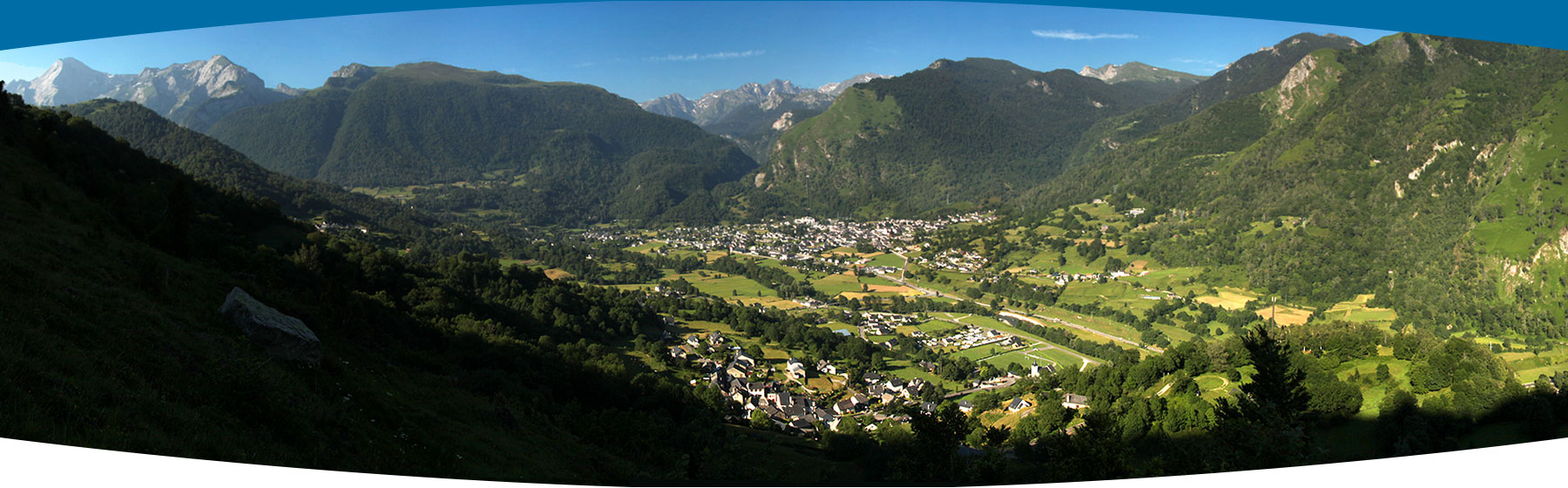 vue sur la commune de Laruns, dans les Pyr&eacute;n&eacute;es-Atlantiques (64)