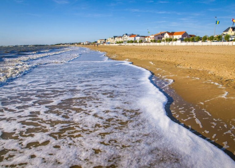 vue sur les plages de Châtelaillon-Plage, près de Ardillières (17)