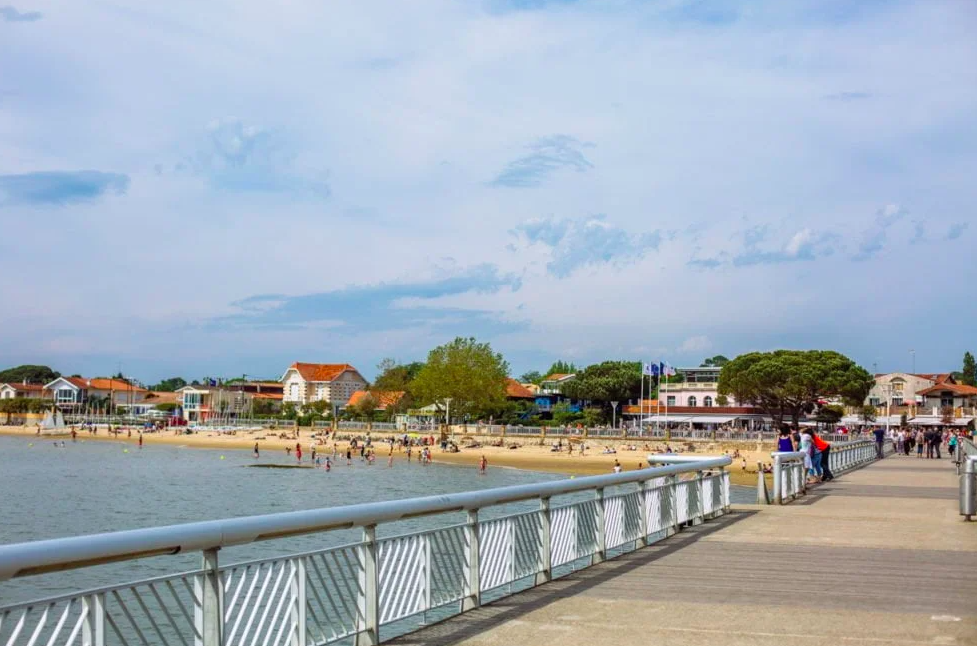 vue sur la jetée d'Andernos-les-Bains, sur le Bassin d'Arcachon (33)