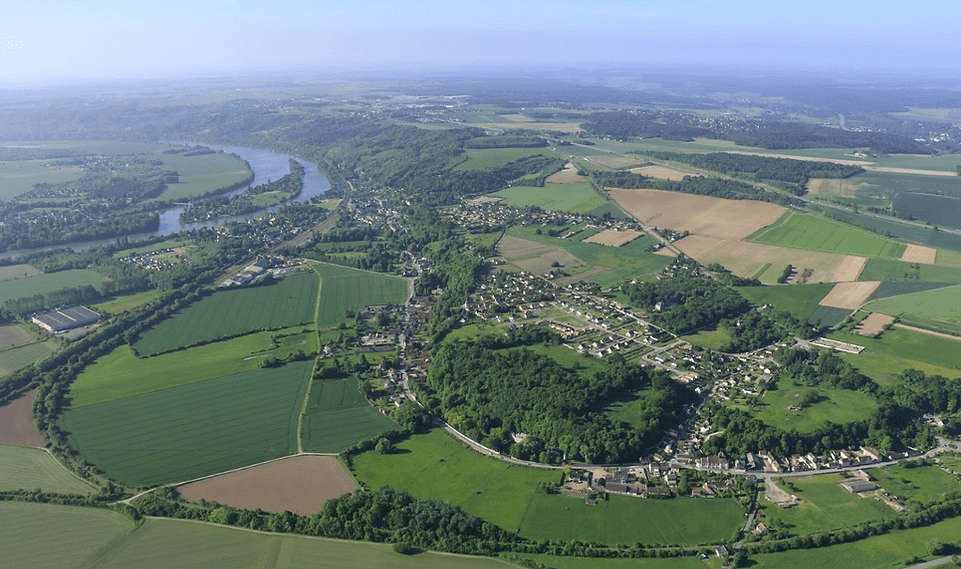 vue aérienne de la commune de Saint-Étienne-du-Vauvray (27)